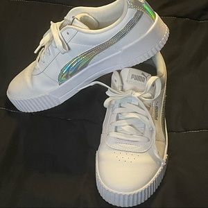 White puma sneakers with iridescent accents SZ 9